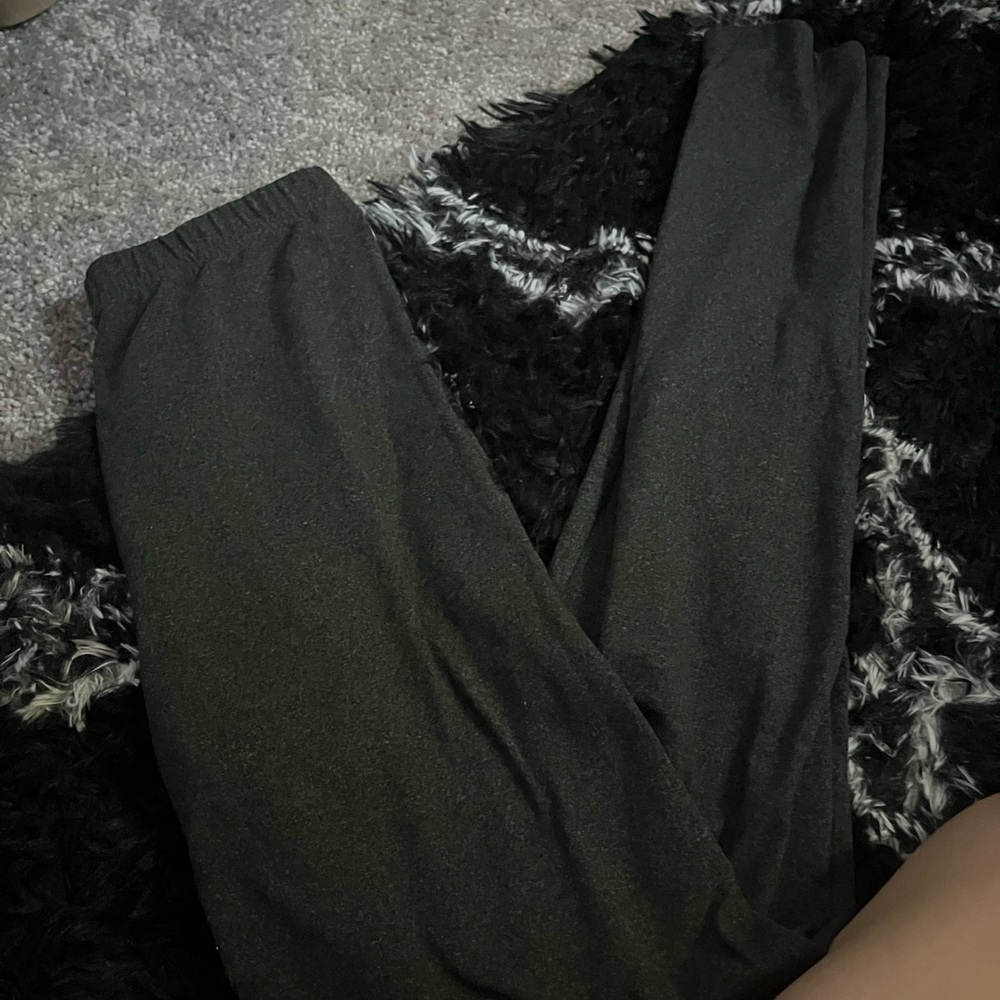 Linen gray leggings never worn but no tag size small